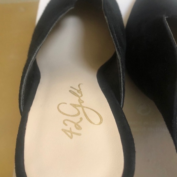 42 Gold Women’s Overcome V Throat Black Genuine Suede Slip On Mules Size 7.5/38 - Picture 8 of 16